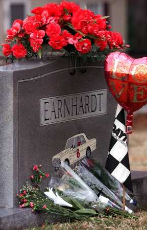 capt_earnhardt_7zk.jpg (21020 bytes)